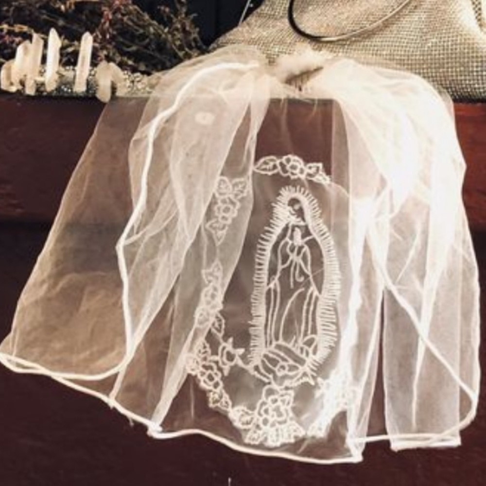 Short veil on white lace, rhinestone hair comb, Virgin Mary